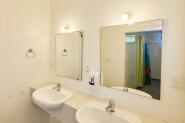 double-shared-bathroom-dolphin-lodge-30494